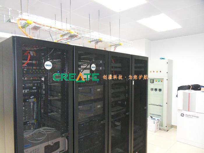 机房进行监控助火车站挺拔直面中国春运大潮